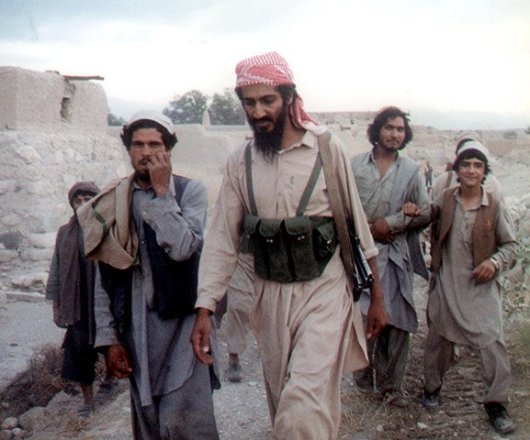 1989-Osama-Bin-Laden-walk-004
